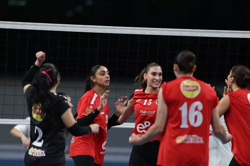 ديربي القاهرة باللون الأحمر.. سيدات طائرة الأهلي يتوجن بدوري السوبر على حساب الزمالك 